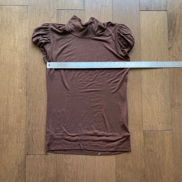 Fitted Short Sleeve Mock Turtle Neck with Gathered Shoulders. - Picture 4 of 10